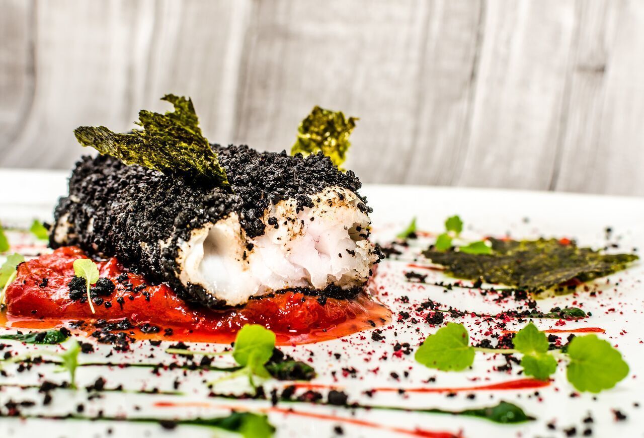 Cod ‘bourdeto’ in dark olive crust and nori leaves 